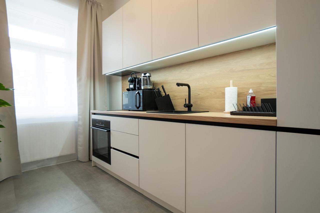 Chic 94M2 Apartment With A King-Size Bed Vienna Exterior photo