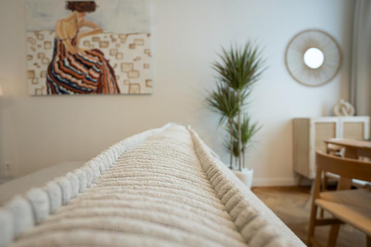 Chic 94M2 Apartment With A King-Size Bed Vienna Exterior photo